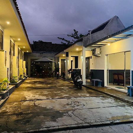 Robiu Bed & Breakfast Banyuwangi  Extérieur photo